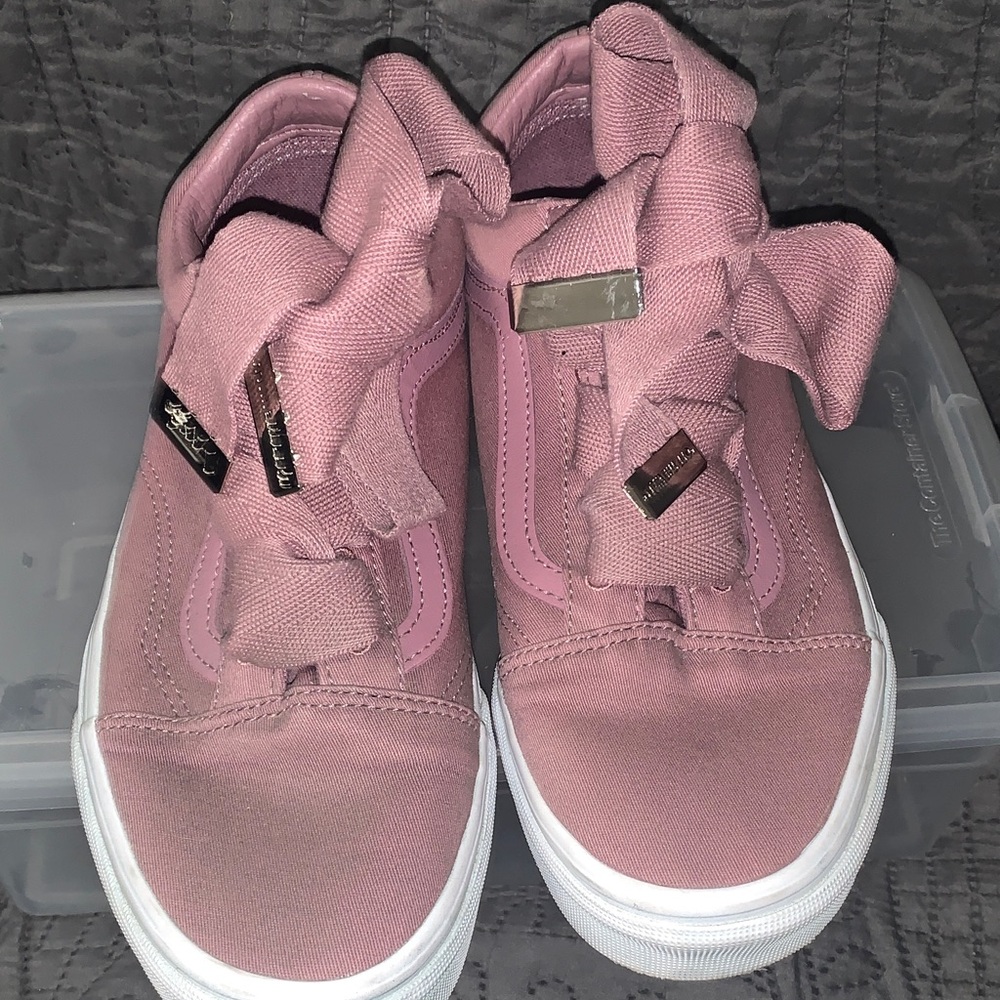 Women’s pink vans